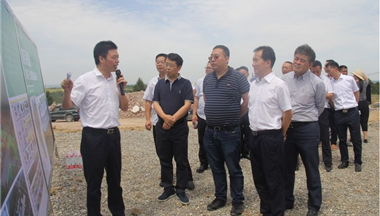 全國(guo)工(gong)商(shang)聯(lian)副主(zhu)席陳放一(yi)行調研鐵騎力(li)士集(ji)團(tuán)“智慧農業”