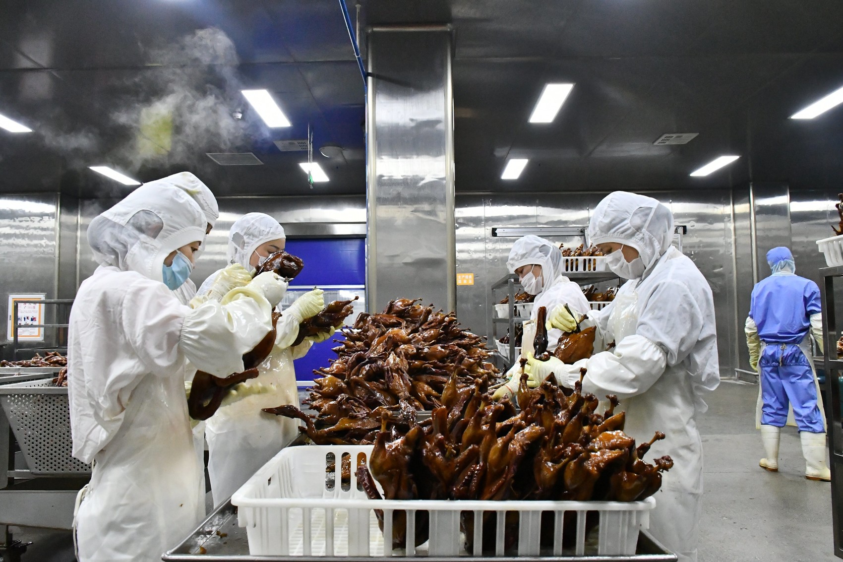 【媒體(ti)報道】新(xin)賽道上“百(bai)步穿楊”：用(yong)工(gong)業的(de)“鍋”做好川派的(de)菜